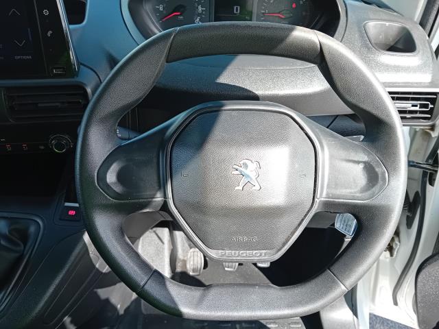 2019 Peugeot Partner L1 1000 1.5BLUE HDI 100PS PROFESSIONAL EURO 6 (NX69YBE) Image 17