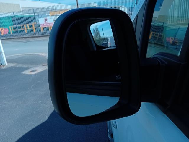 2019 Peugeot Partner L1 1000 1.5BLUE HDI 100PS PROFESSIONAL EURO 6 (NX69YBE) Image 40