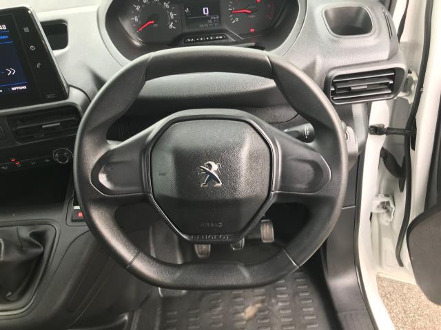 2019 Peugeot Partner 1000 1.5 BLUEHDI 100 PROFESSIONAL EURO 6 VAN (NX69YBF) Image 22