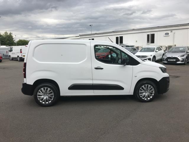 2019 Peugeot Partner 1000 1.5 BLUEHDI 100 PROFESSIONAL EURO 6 VAN (NX69YBF) Image 12