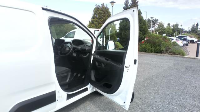 2019 Peugeot Partner 1000 1.5 Bluehdi 100 Professional Van (NX69YBK) Image 13