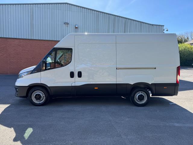 2022 Iveco Daily 2.3 High Roof Business Van 3520L Wb (NX72YWN) Image 6
