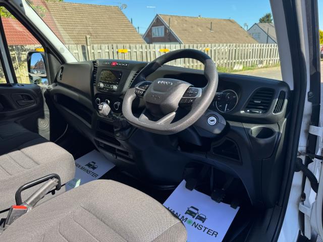 2022 Iveco Daily 2.3 High Roof Business Van 3520L Wb (NX72YWN) Image 14