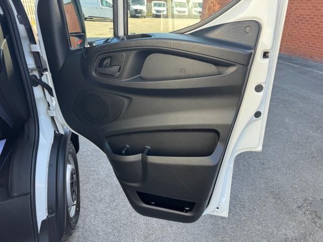 2022 Iveco Daily 2.3 High Roof Business Van 3520L Wb (NX72YWN) Image 18