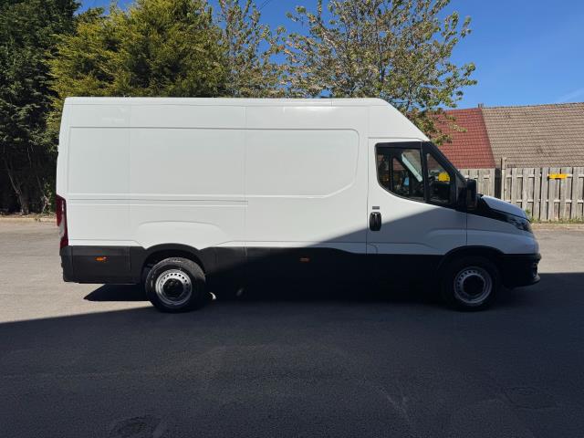 2022 Iveco Daily 2.3 High Roof Business Van 3520L Wb (NX72YWN) Image 10