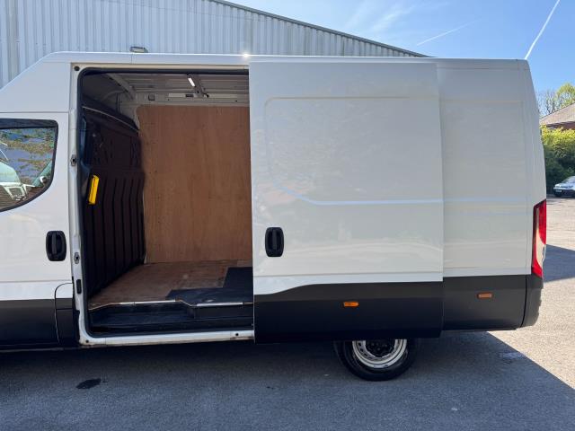 2022 Iveco Daily 2.3 High Roof Business Van 3520L Wb (NX72YWN) Image 47