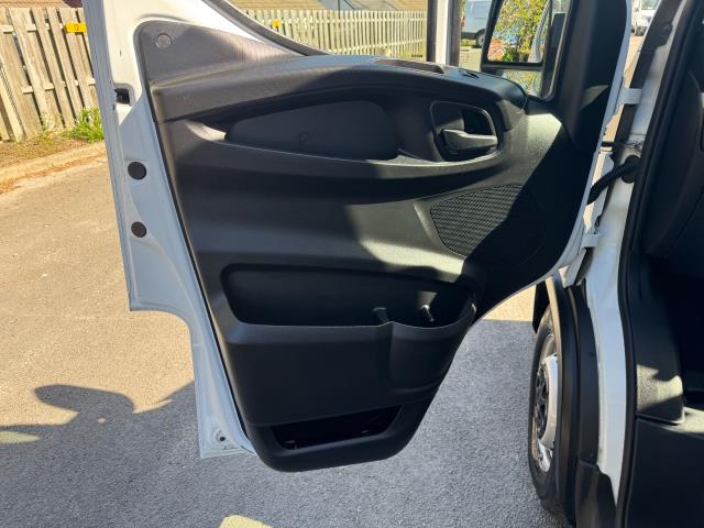 2022 Iveco Daily 2.3 High Roof Business Van 3520L Wb (NX72YWN) Image 40