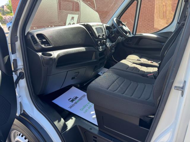 2022 Iveco Daily 2.3 High Roof Business Van 3520L Wb (NX72YWN) Image 35