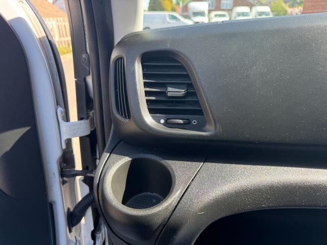 2022 Iveco Daily 2.3 High Roof Business Van 3520L Wb (NX72YWN) Image 43