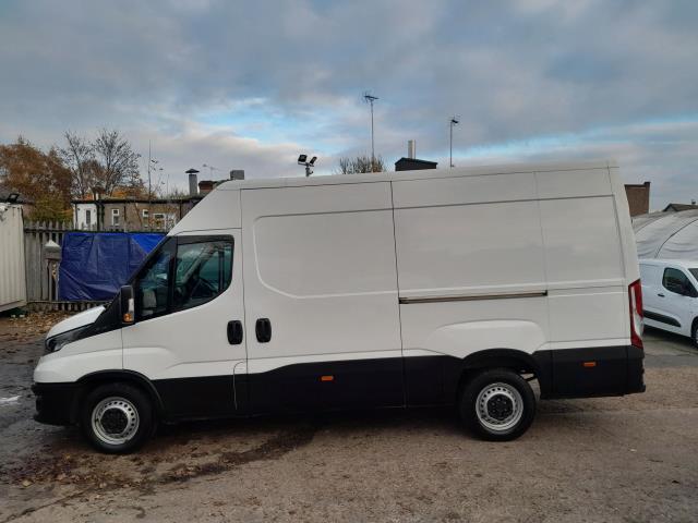 2022 Iveco Daily 2.3 High Roof Business Van 3520 LWB (NX72YWP) Image 6