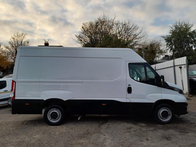 2022 Iveco Daily 2.3 High Roof Business Van 3520 LWB (NX72YWP) Image 8