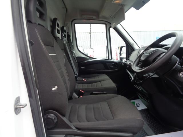 2022 Iveco Daily 2.3 High Roof Business Van 3520L Wb (NX72YXK) Image 18