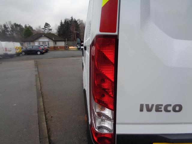 2022 Iveco Daily 2.3 High Roof Business Van 3520L Wb (NX72YXK) Image 16