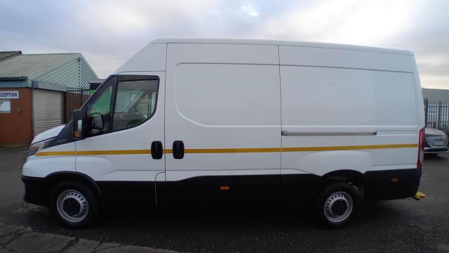 2022 Iveco Daily 2.3 High Roof Business Van 3520L Wb (NX72YXW) Image 5