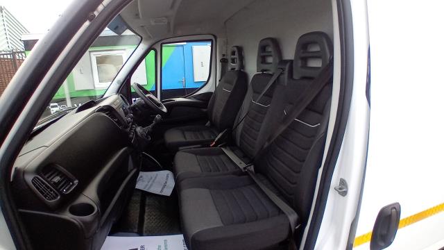 2022 Iveco Daily 2.3 High Roof Business Van 3520L Wb (NX72YXW) Image 19