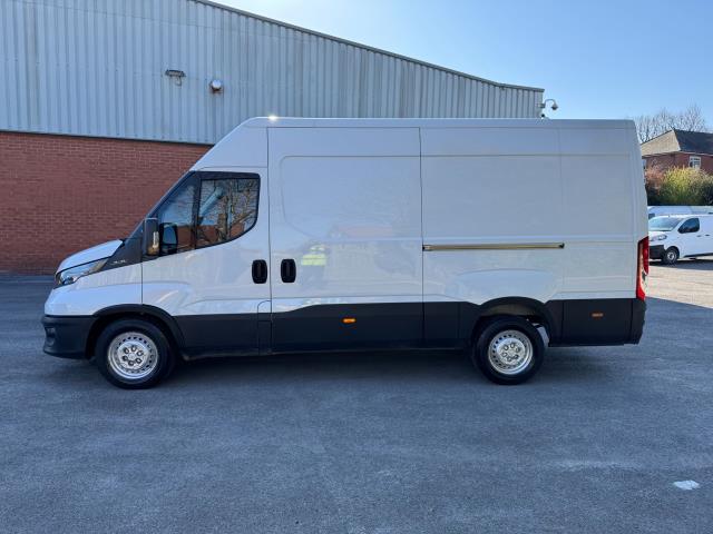 2022 Iveco Daily 2.3 High Roof Business Van 3520L Wb (NX72YYN) Image 6