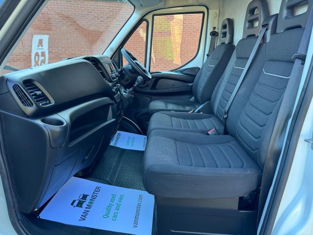 2022 Iveco Daily 2.3 High Roof Business Van 3520L Wb (NX72YYN) Image 35