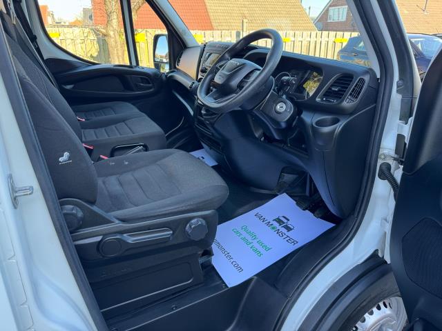 2022 Iveco Daily 2.3 High Roof Business Van 3520L Wb (NX72YYN) Image 13