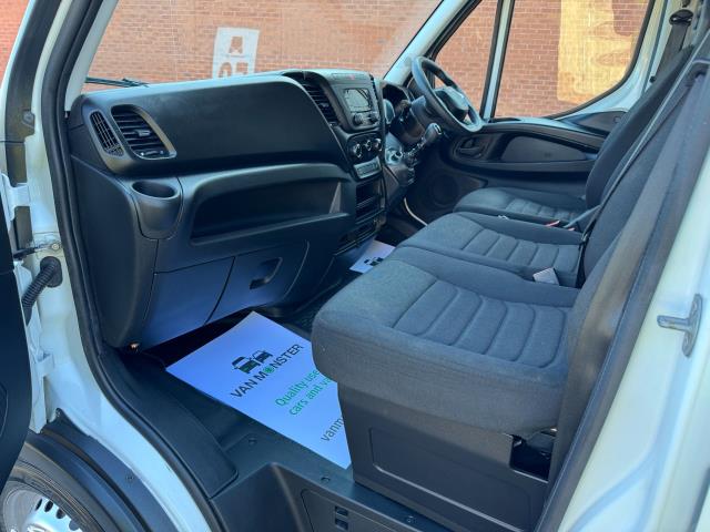 2022 Iveco Daily 2.3 High Roof Business Van 3520L Wb (NX72YYN) Image 33