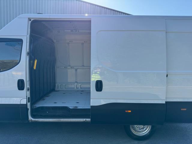 2022 Iveco Daily 2.3 High Roof Business Van 3520L Wb (NX72YYN) Image 42