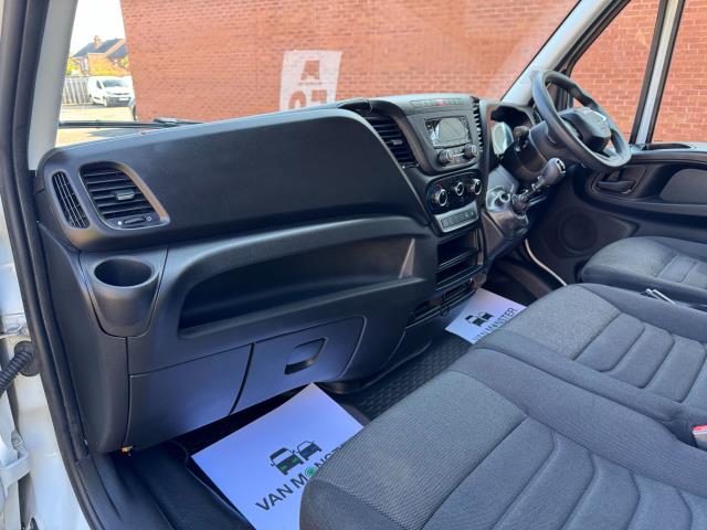 2022 Iveco Daily 2.3 High Roof Business Van 3520L Wb (NX72YYN) Image 34