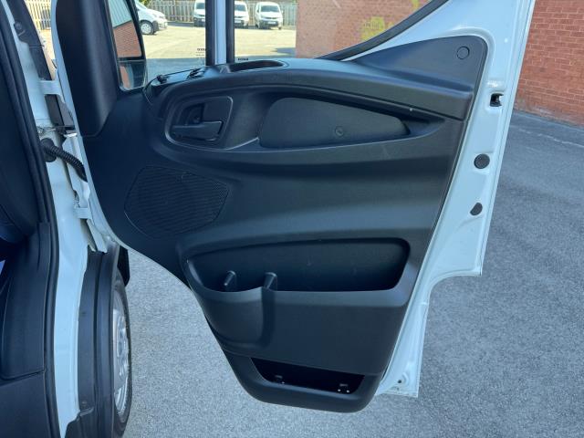 2022 Iveco Daily 2.3 High Roof Business Van 3520L Wb (NX72YYN) Image 18