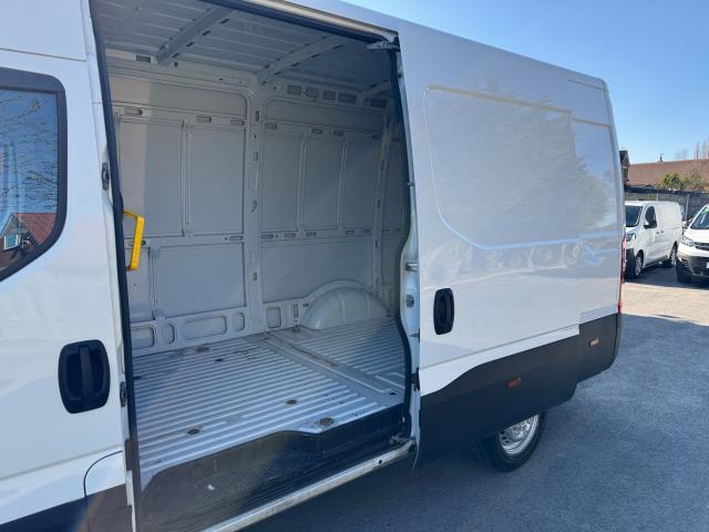 2022 Iveco Daily 2.3 High Roof Business Van 3520L Wb (NX72YYN) Image 41
