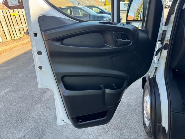 2022 Iveco Daily 2.3 High Roof Business Van 3520L Wb (NX72YYN) Image 38