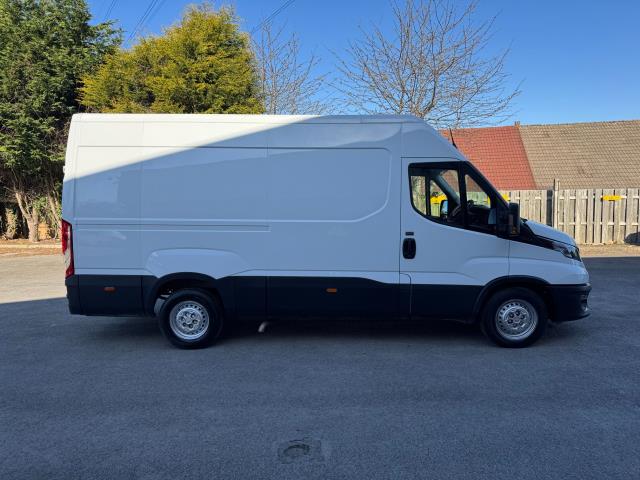 2022 Iveco Daily 2.3 High Roof Business Van 3520L Wb (NX72YYN) Image 10