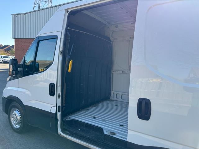 2022 Iveco Daily 2.3 High Roof Business Van 3520L Wb (NX72YYN) Image 40