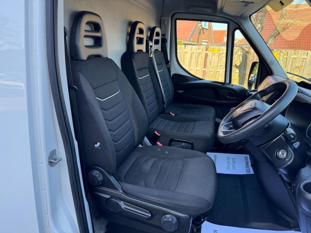 2022 Iveco Daily 2.3 High Roof Business Van 3520L Wb (NX72YYN) Image 16