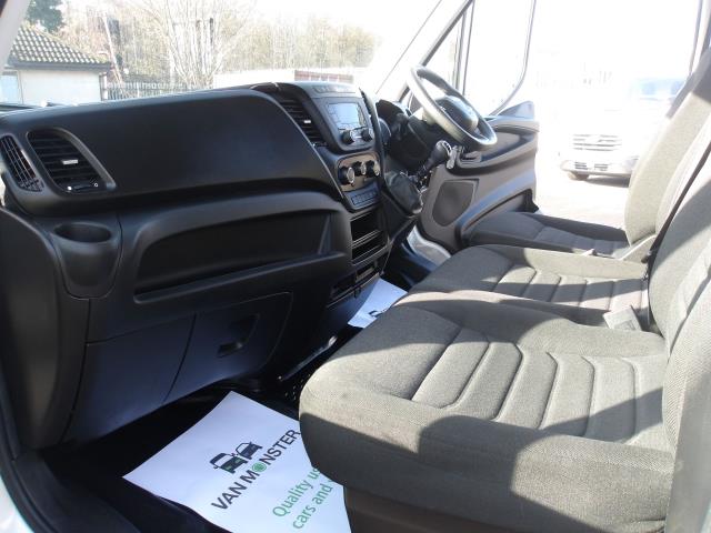 2022 Iveco Daily 2.3 High Roof Business Van 3520L Wb (NX72YZO) Image 22