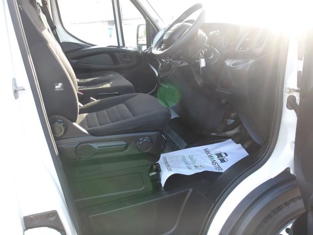 2022 Iveco Daily 2.3 High Roof Business Van 3520L Wb (NX72YZO) Image 18
