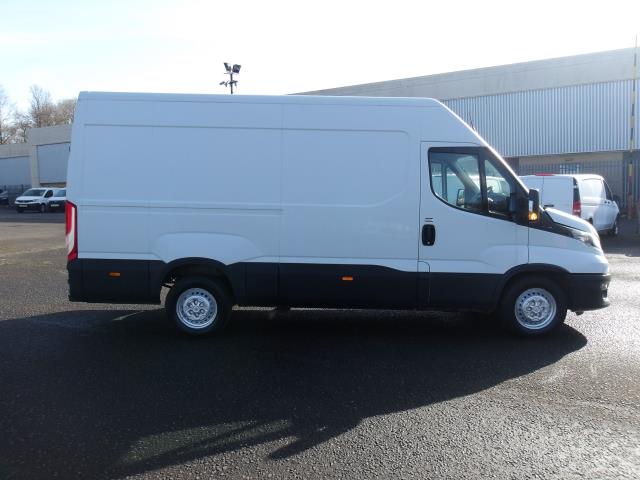 2022 Iveco Daily 2.3 High Roof Business Van 3520L Wb (NX72YZO) Image 8