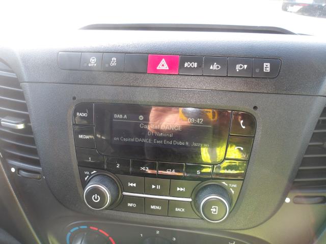 2022 Iveco Daily 2.3 High Roof Business Van 3520L Wb (NX72YZO) Image 27