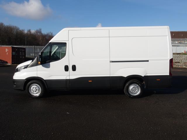 2022 Iveco Daily 2.3 High Roof Business Van 3520L Wb (NX72YZO) Image 4
