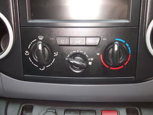 2018 Peugeot Partner 850 1.6 Bluehdi 100 Professional Van [Non Ss] Euro 6 *70 MPH SPEED RESTRICTED (NY18APF) Image 27
