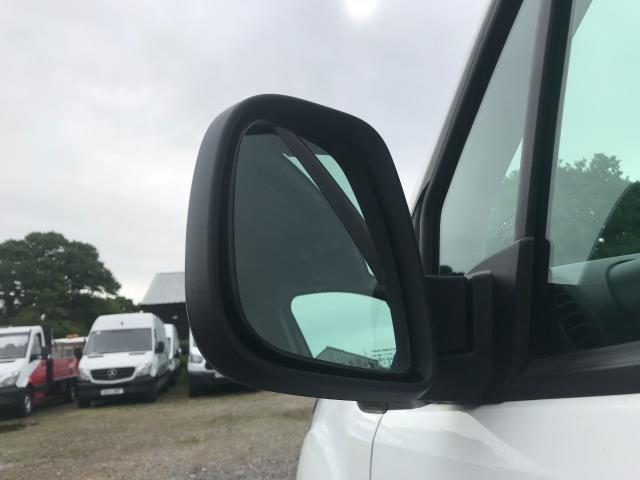 2018 Peugeot Partner 850 1.6 Bluehdi 100 Professional Van [Non Ss] EURO 6 (NY18APZ) Thumbnail 14