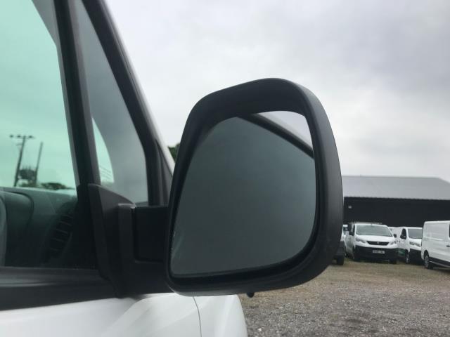 2018 Peugeot Partner 850 1.6 Bluehdi 100 Professional Van [Non Ss] EURO 6 (NY18APZ) Thumbnail 13
