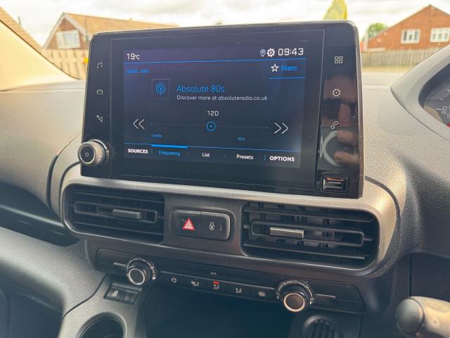 2019 Peugeot Partner 1000 1.5 Bluehdi 100 Professional Van (NY19EOZ) Image 23