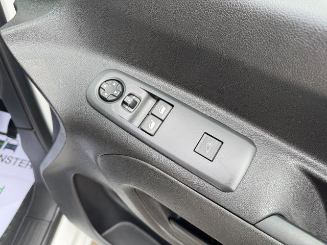 2019 Peugeot Partner 1000 1.5 Bluehdi 100 Professional Van (NY19EOZ) Image 19