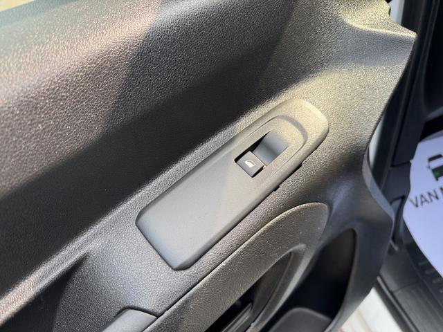 2019 Peugeot Partner 1000 1.5 Bluehdi 100 Professional Van (NY19EOZ) Image 35