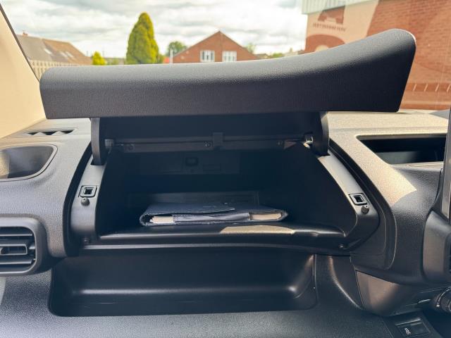2019 Peugeot Partner 1000 1.5 Bluehdi 100 Professional Van (NY19EOZ) Image 37