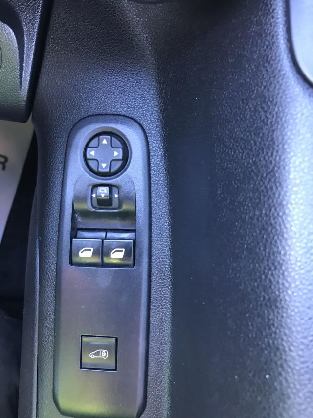 2019 Peugeot Partner 1000 1.5 Bluehdi 100 Professional Van (NY19GYH) Image 30