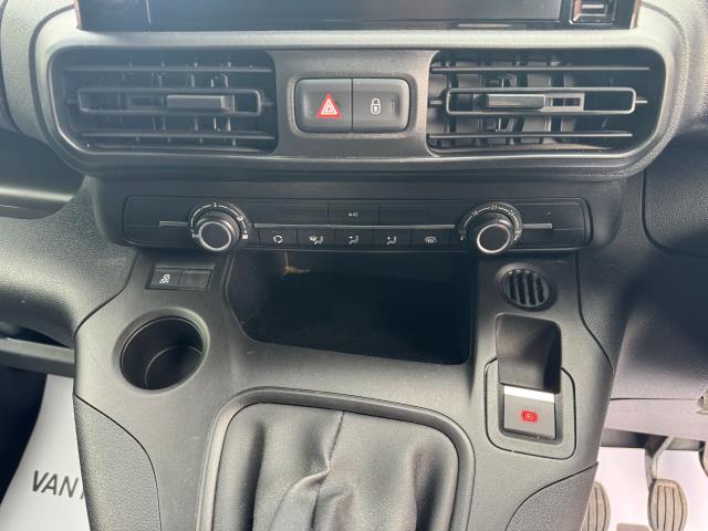 2019 Peugeot Partner 950 1.5 Bluehdi 100 Professional Van (NY19OKK) Image 16
