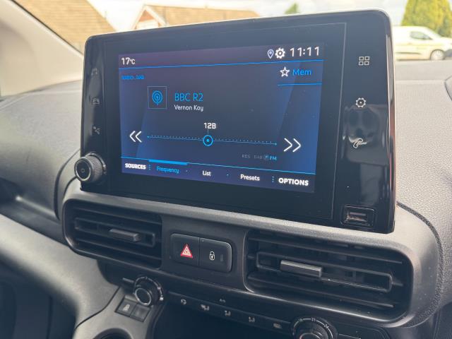 2019 Peugeot Partner 950 1.5 Bluehdi 100 Professional Van (NY19OKK) Image 14