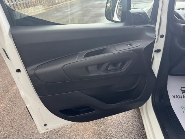 2019 Peugeot Partner 950 1.5 Bluehdi 100 Professional Van (NY19OKK) Image 32