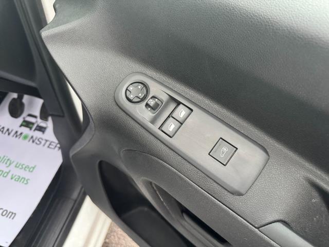 2019 Peugeot Partner 950 1.5 Bluehdi 100 Professional Van (NY19OKK) Image 24