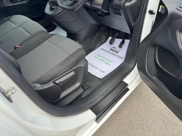 2019 Peugeot Partner 1000 1.5 Bluehdi 100 Professional Van (NY19VXW) Image 17