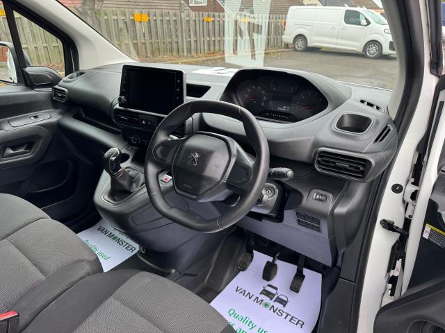 2019 Peugeot Partner 1000 1.5 Bluehdi 100 Professional Van (NY19WUJ) Thumbnail 11